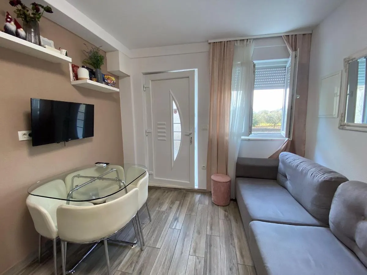 Nana Apartment Kastela 0*,
