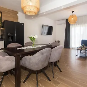 Angolo Apartment